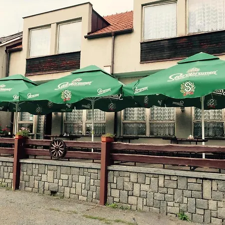 A Restaurace U Jezirka 호텔 Hrimezdice